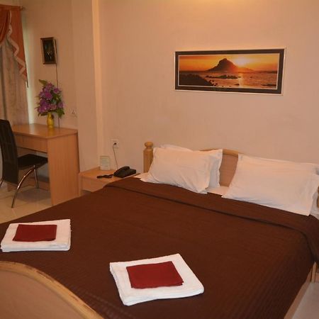 Hotel Poonam Exterior foto