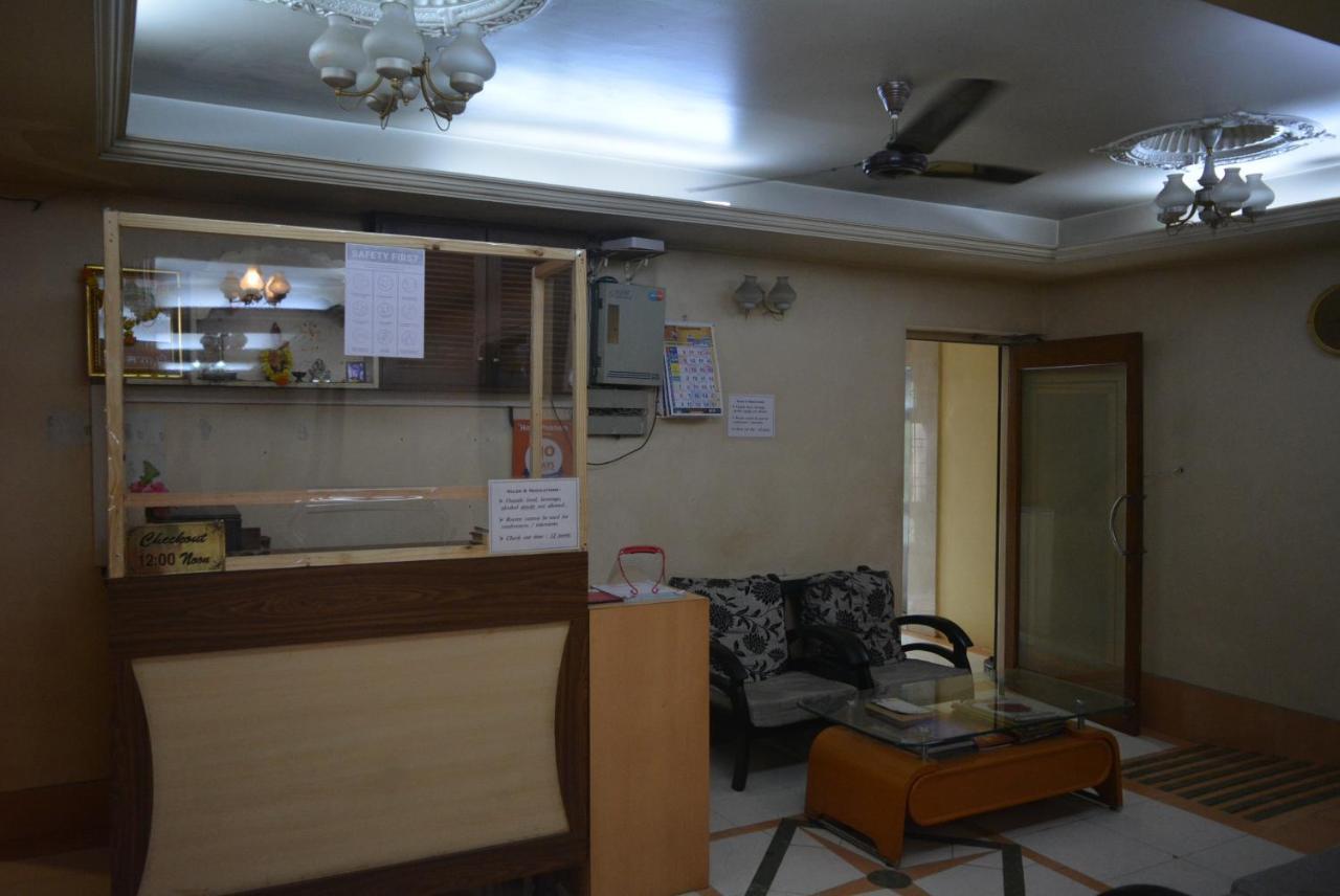 Hotel Poonam Exterior foto