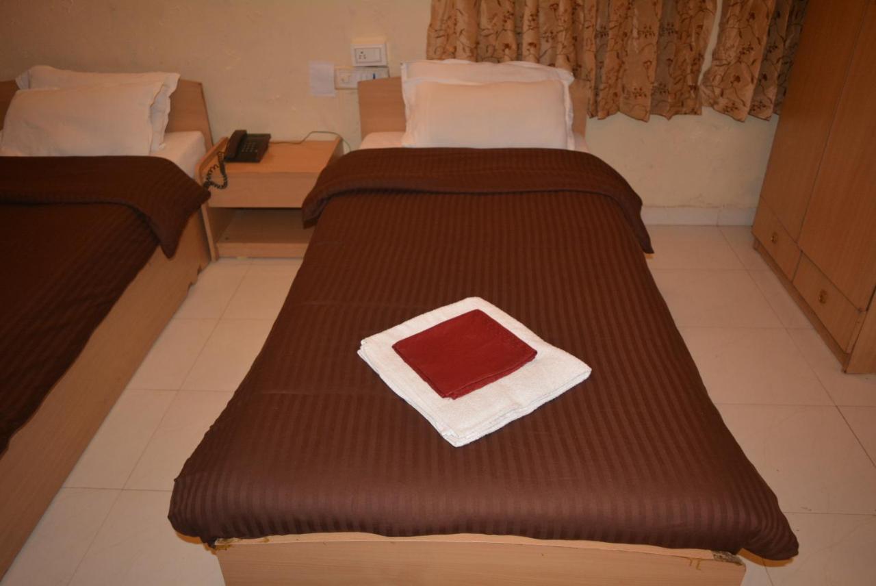 Hotel Poonam Exterior foto