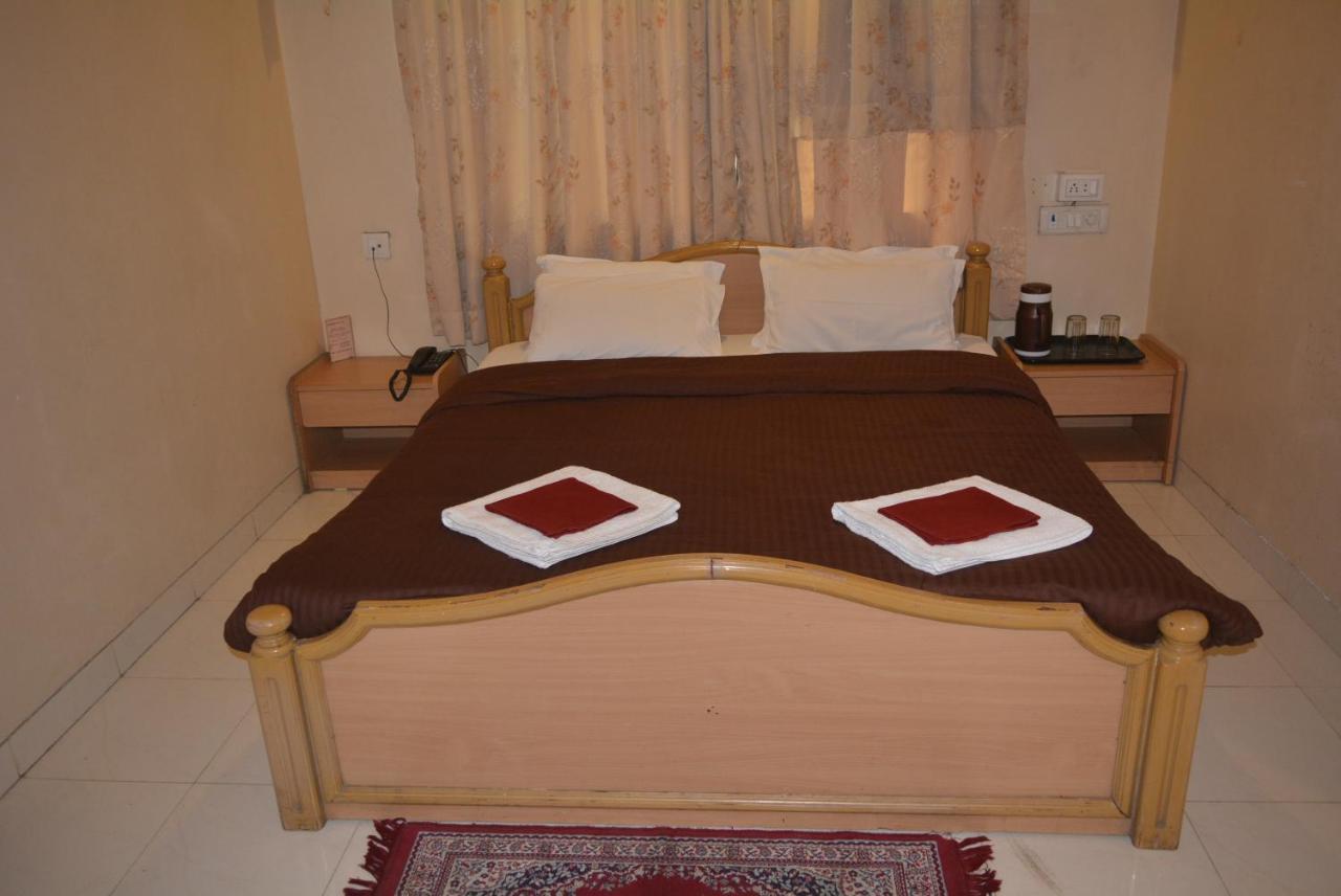 Hotel Poonam Exterior foto