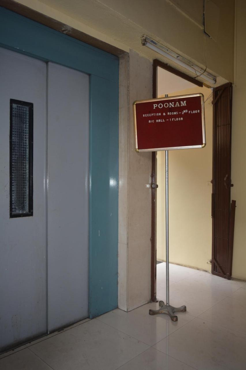 Hotel Poonam Exterior foto